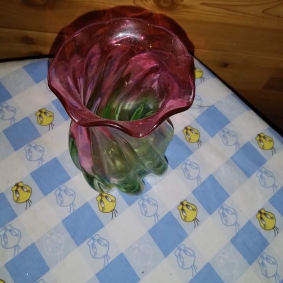 2 Teleflora vase - Picture 2 of 6